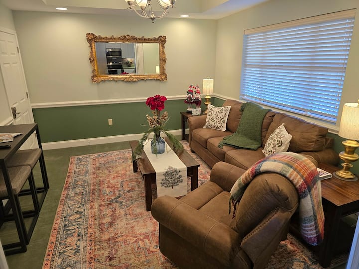 Jt² Luxury Penthouse Condominium - 3bdrm 3ba 4bds - Bluff City, TN