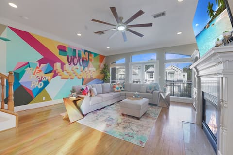 Successful Airbnb property: Stunning Heated Pool/Jacuzzi+Game Room+Arcade+BBQ! in Museum Park