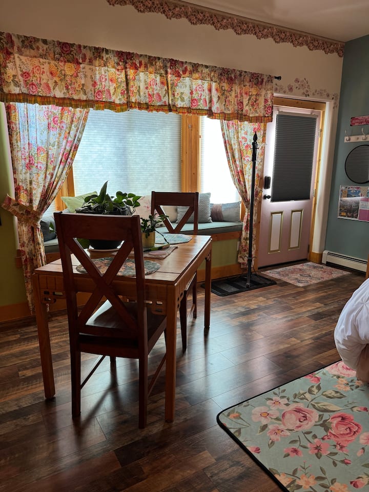 Storybook Cabin Of Sunridge - Paonia