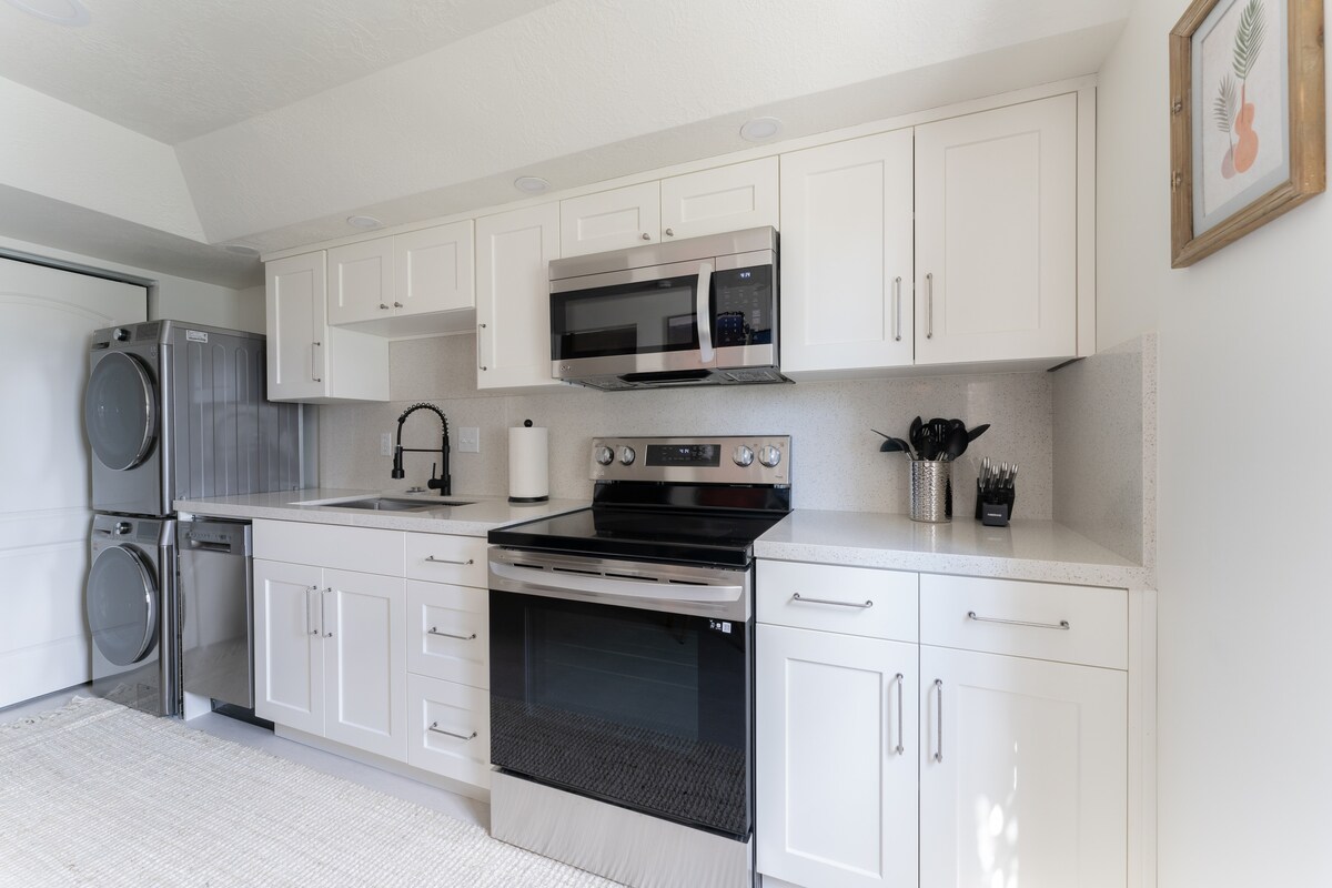 Successful Airbnb property: Comfy Stay Near Everything in Lehi