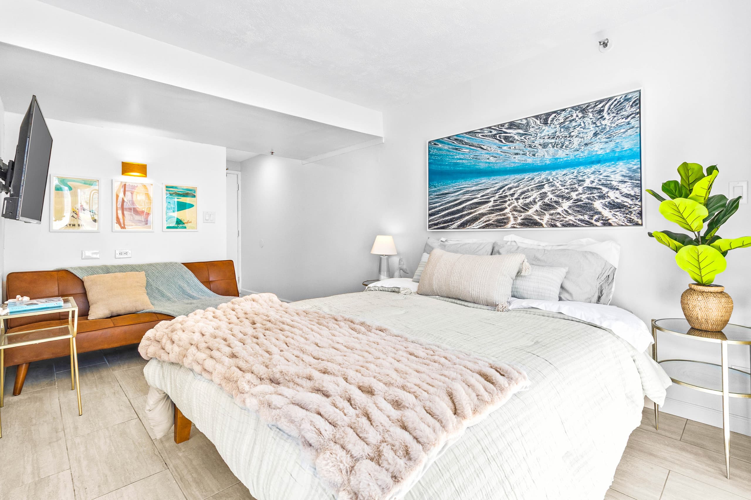 Bright Corner Studio with 2 Private Lanais on 11FL - Image 6