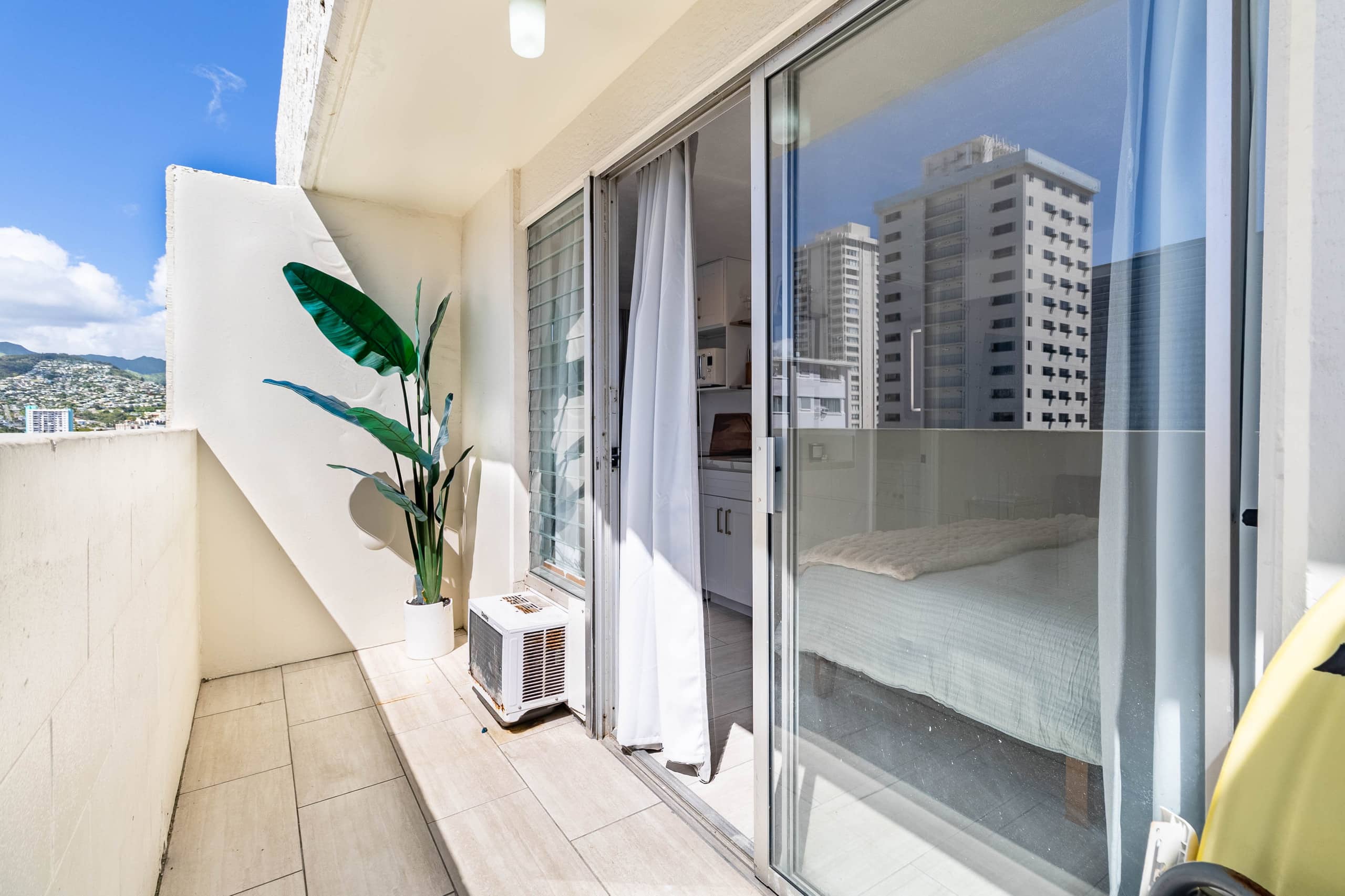 Bright Corner Studio with 2 Private Lanais on 11FL - Image 20