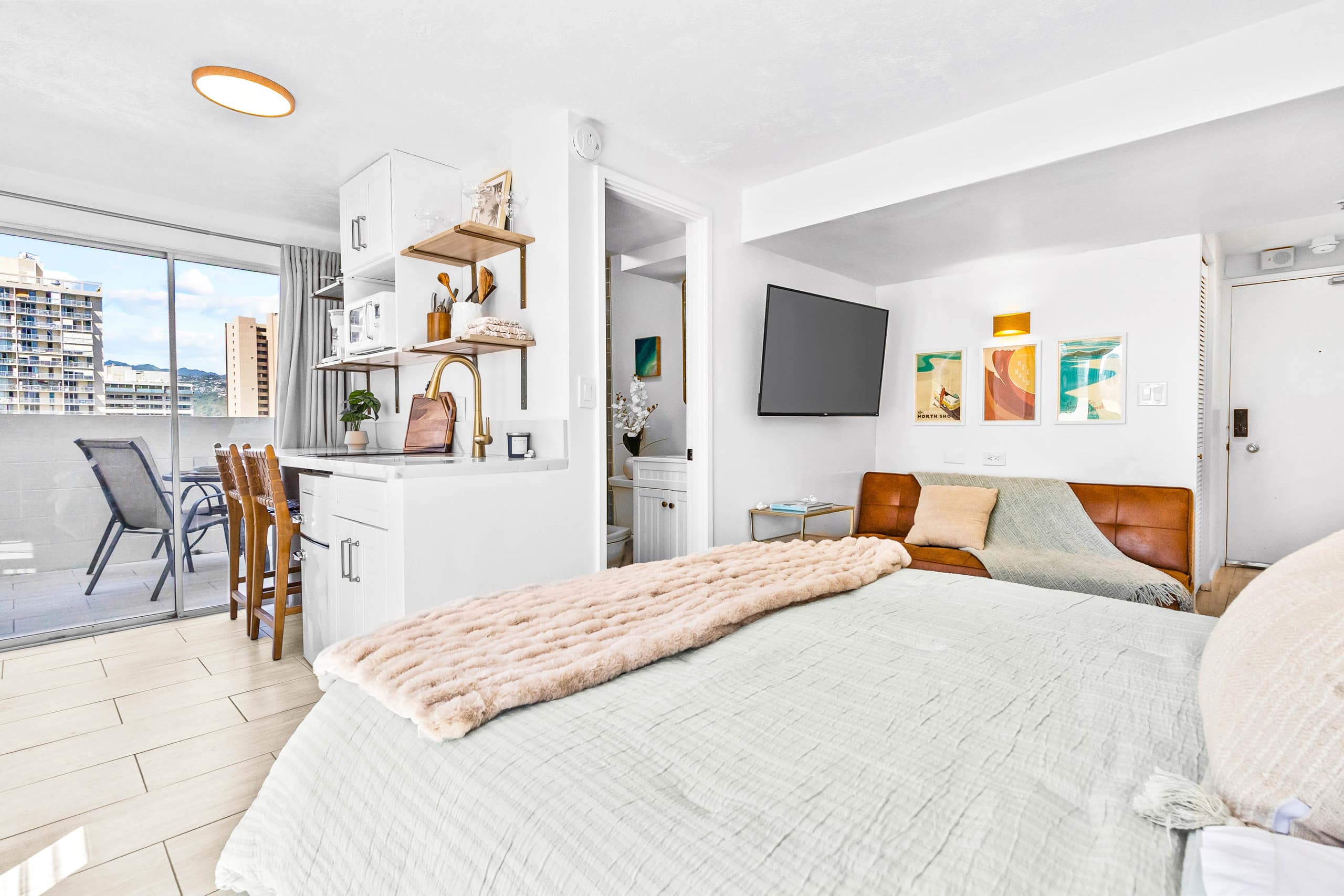 Bright Corner Studio with 2 Private Lanais on 11FL - Image 5