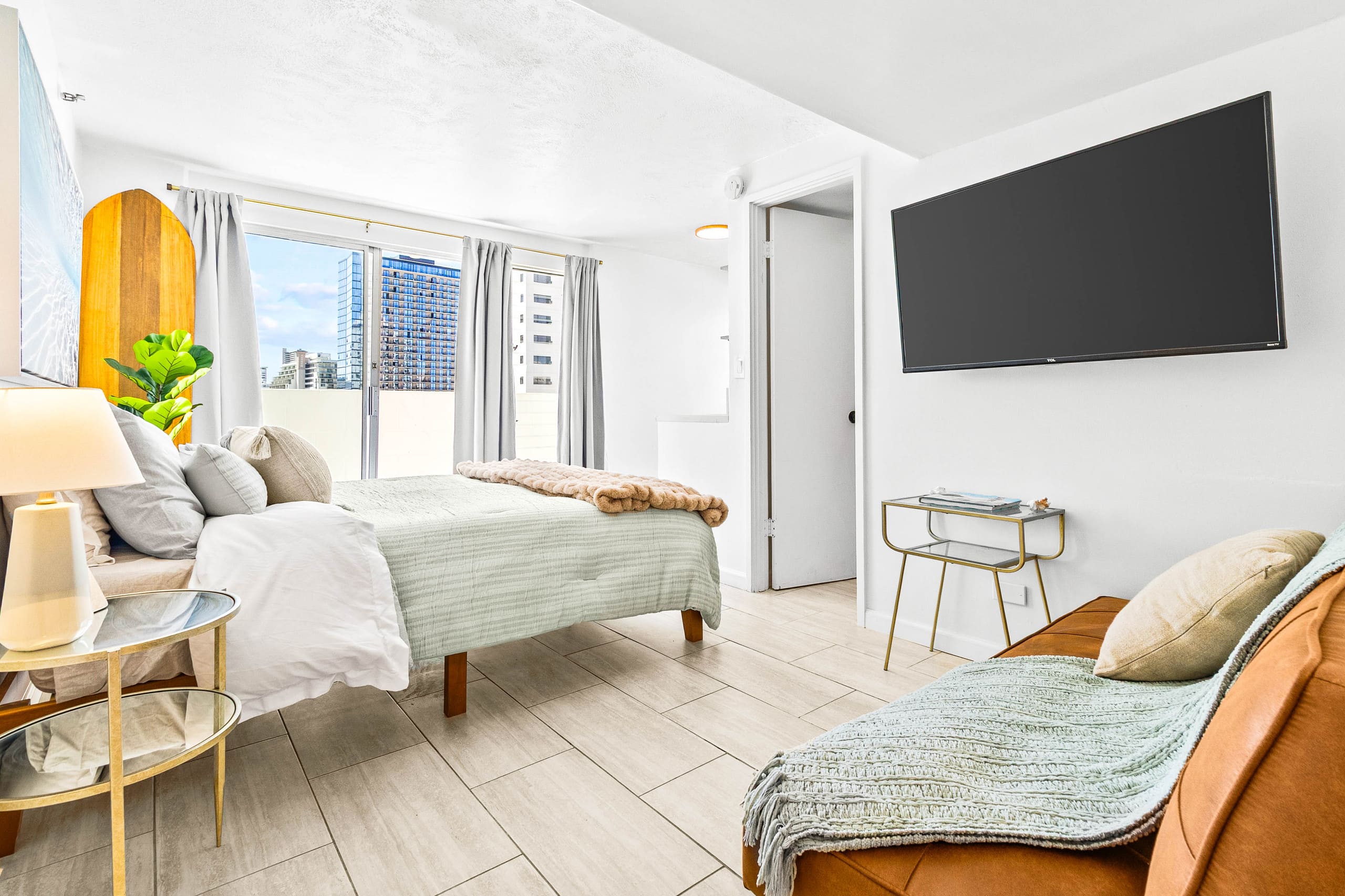 Bright Corner Studio with 2 Private Lanais on 11FL - Image 7