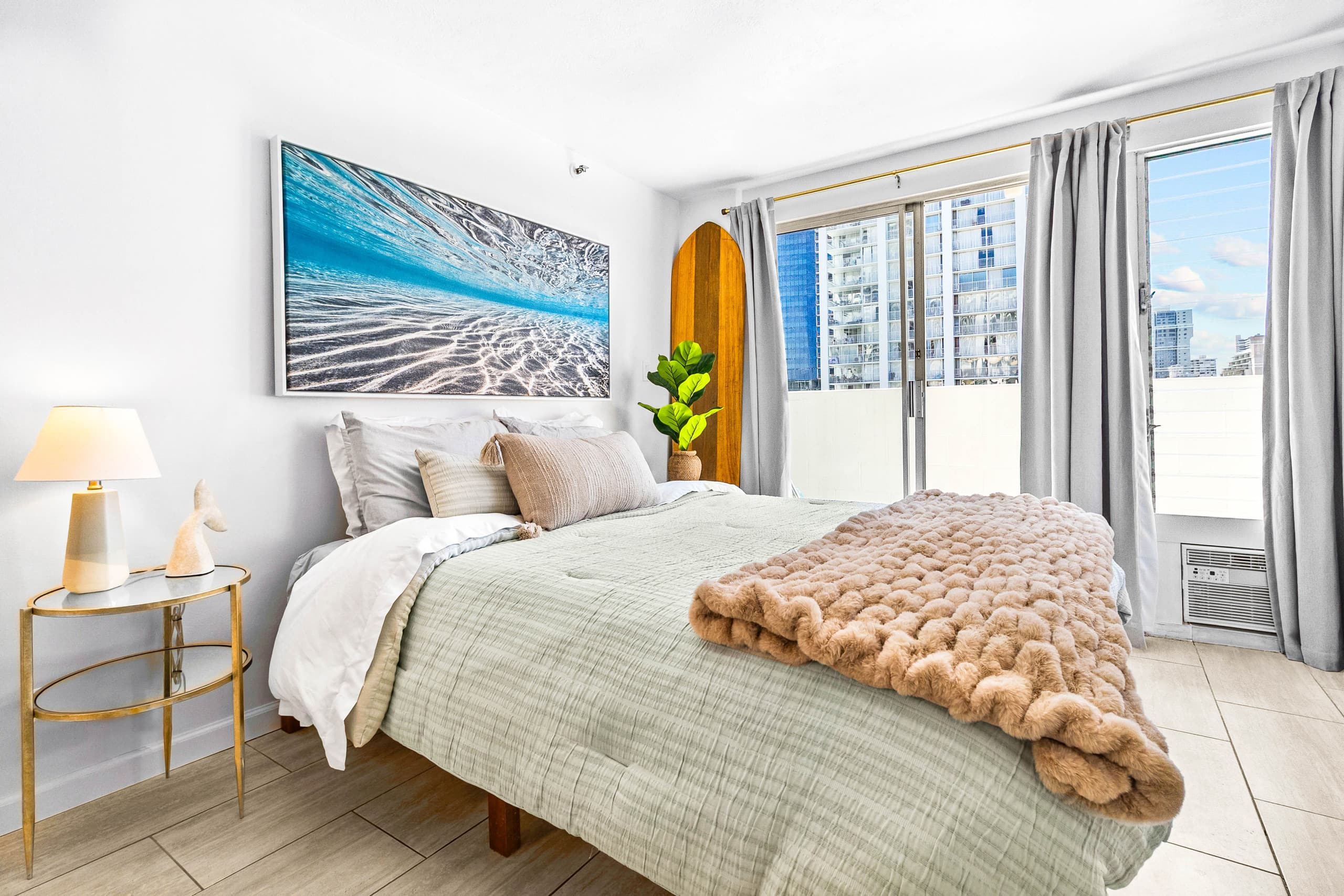 Bright Corner Studio with 2 Private Lanais on 11FL - Image 2