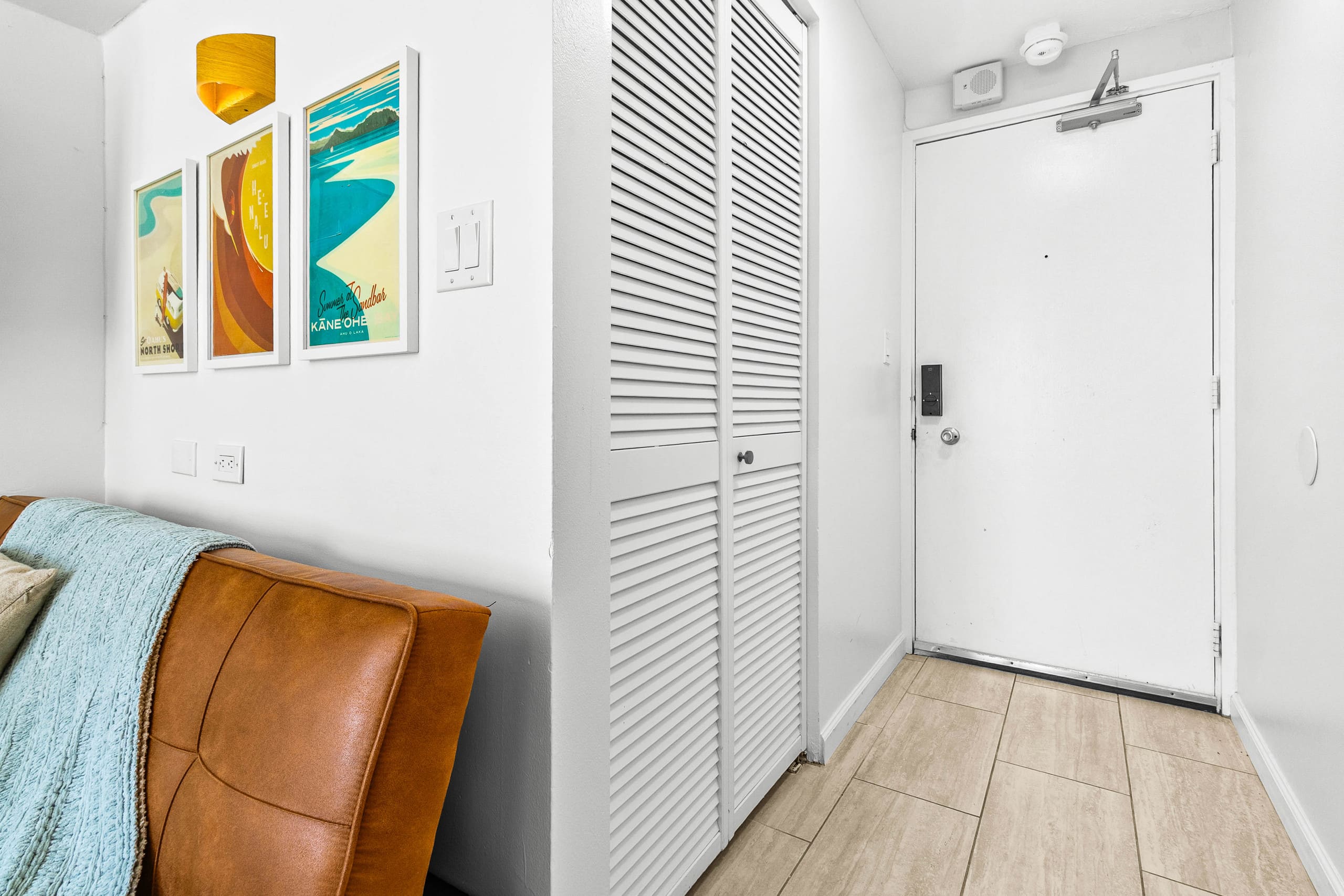 Bright Corner Studio with 2 Private Lanais on 11FL - Image 9