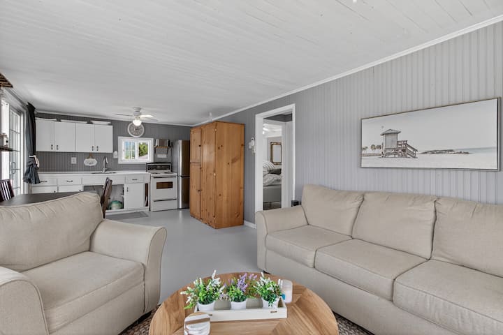 Coastal Hideaway - Waterfront Cottage - Shediac