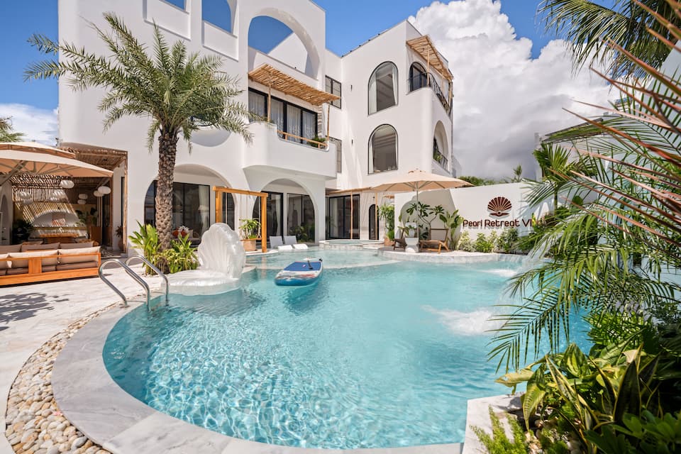 Top-earning Airbnb listing in Quận Sơn Trà, 10 bedrooms