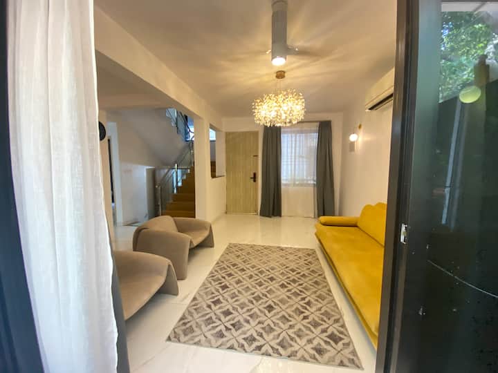 Living room image 7
