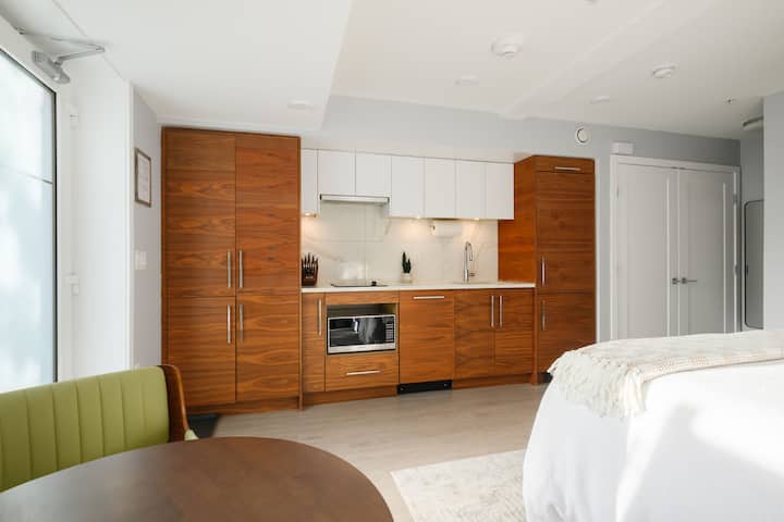 City & Trail Studio Dog-friendly - Vancouver