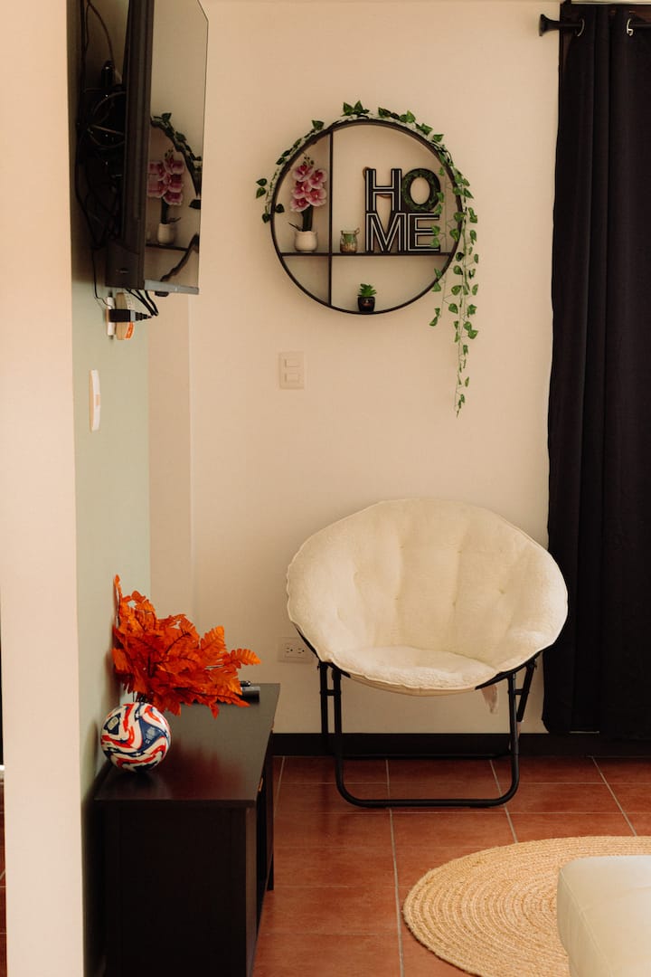 Antigua 16 Min /Pool/wifi/volcanos/security - Alotenango