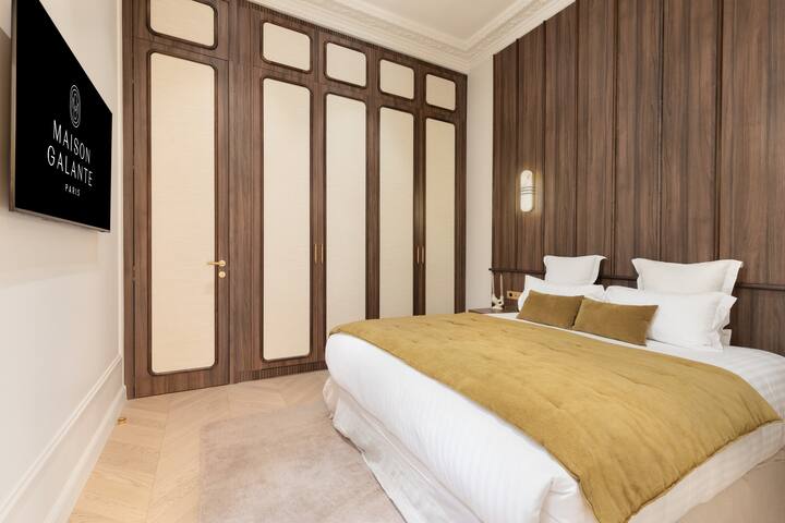 A Unique 2-BR/2Ba with Terrace & Services – Louvre