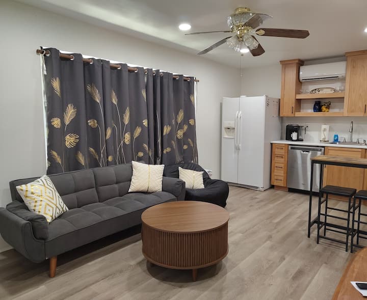 Secluded & Close To Shops - El Cajon, CA