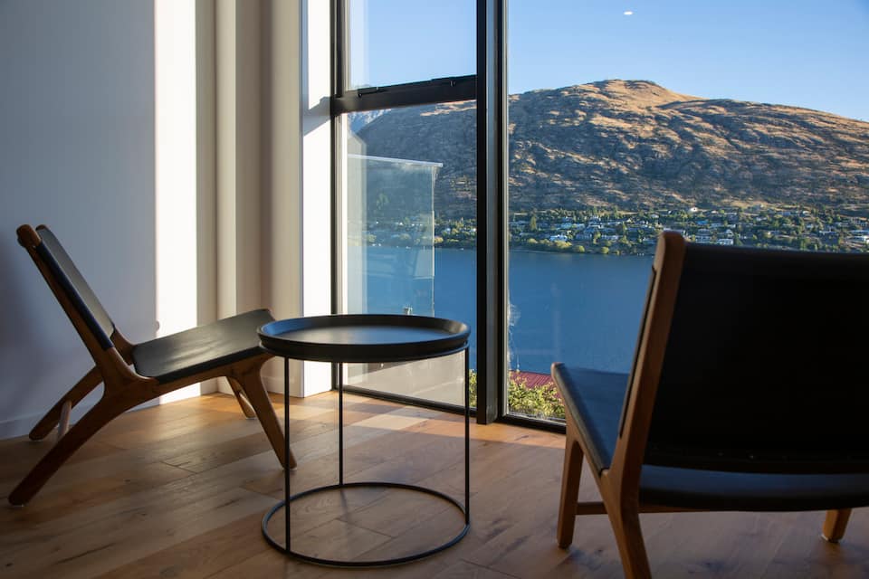 A modern villa above Lake Wakatipu, Queenstown, Otago, New Zealand, photo 9 of 10