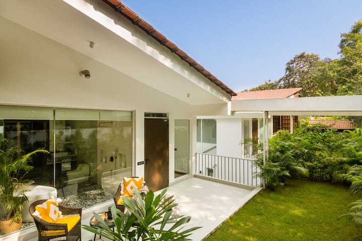 Exterior image 3