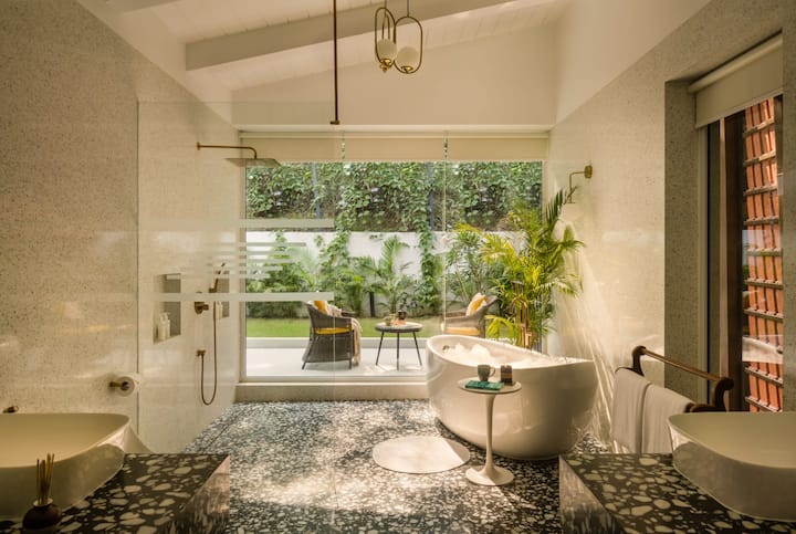 Full bathroom 1 image 1