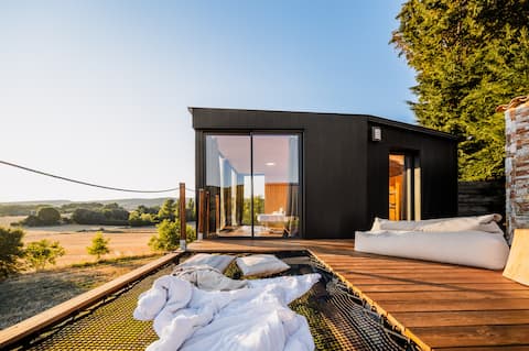 Suspended glass lodge • Panoramic view of Luberon
