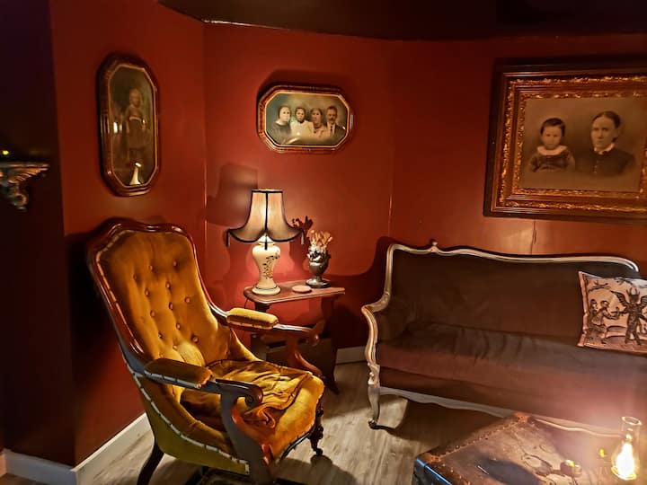 Uptown/central/free Parking/whimsical Escape! - Saint-John