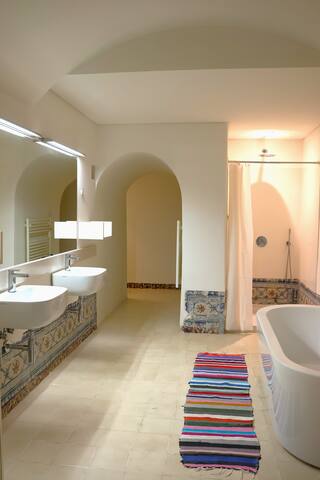 Charm and Light in Lisbon gallery image 4