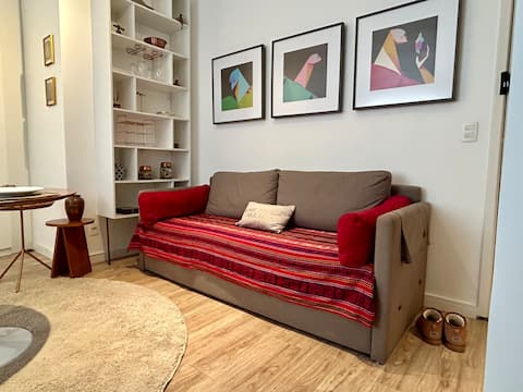 Popular Airbnb listing: Studio on Avanhandava | With A/C and 24/7 Oxxo in República