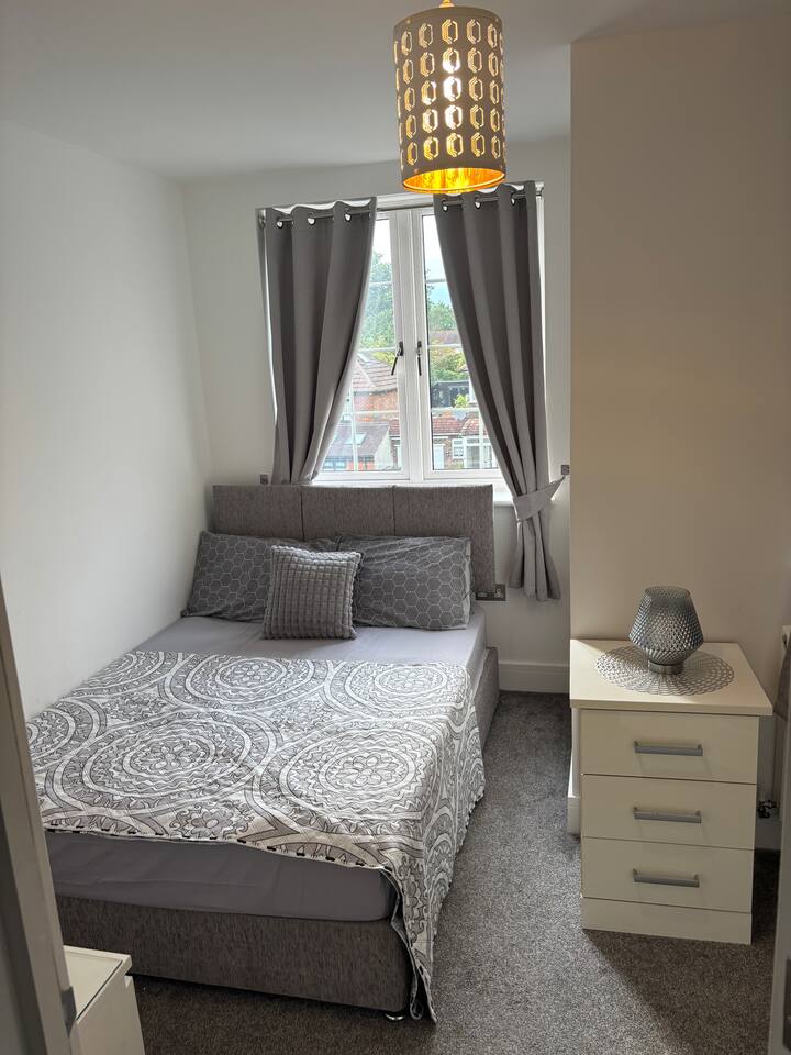 Double Room In London +Sofa + Free Parking - Croydon
