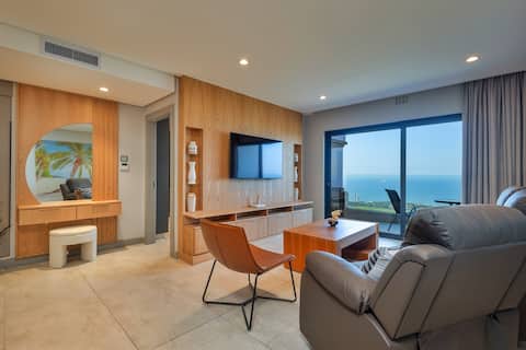 Indian Ocean Views- 2 bed close to Gateway