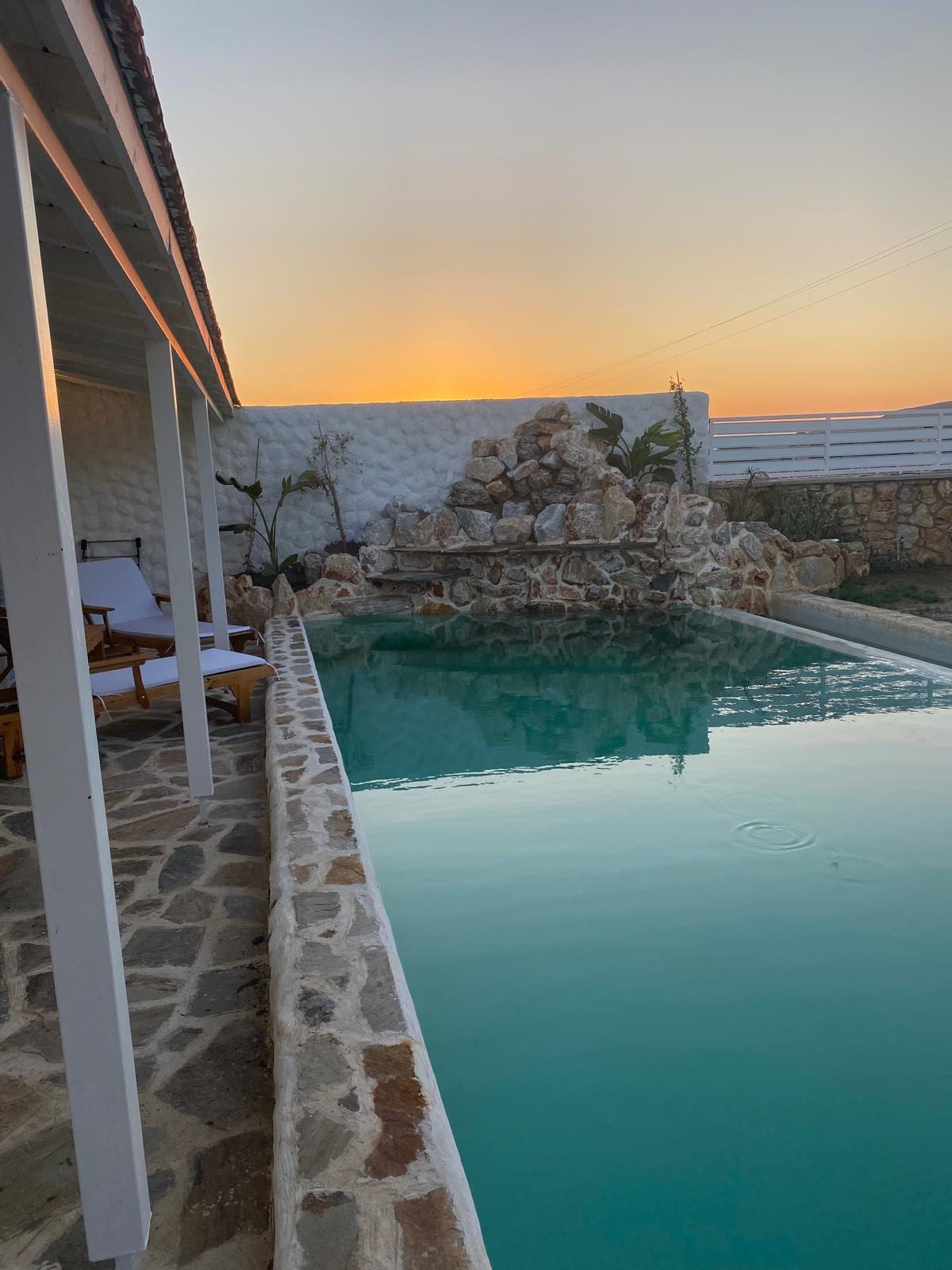 Menderes White House Isıtmalı Havuz