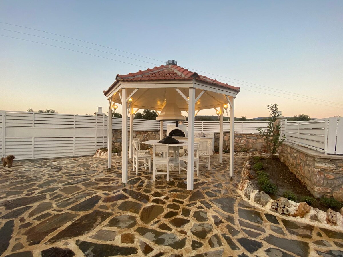 Menderes White House Isıtmalı Havuz