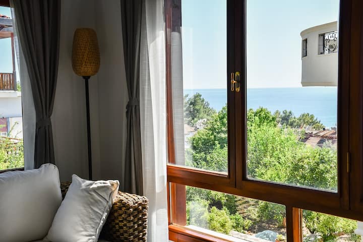 Kumluca Karaöz'de 3+1 Villa Yandan Deniz Manzaralı - Adrasan