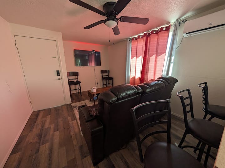 Modern City Retreat With A View! - El Paso, TX