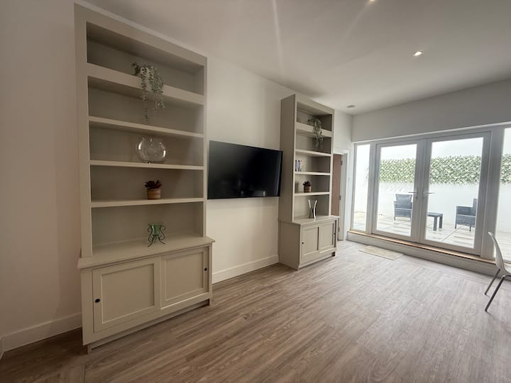 Stylish 3 Bed Spacious Flat - Brentwood