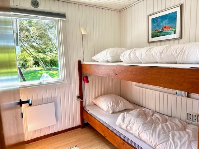 غرفة النوم الثانية

غرفة مع أسرّة بطابقين