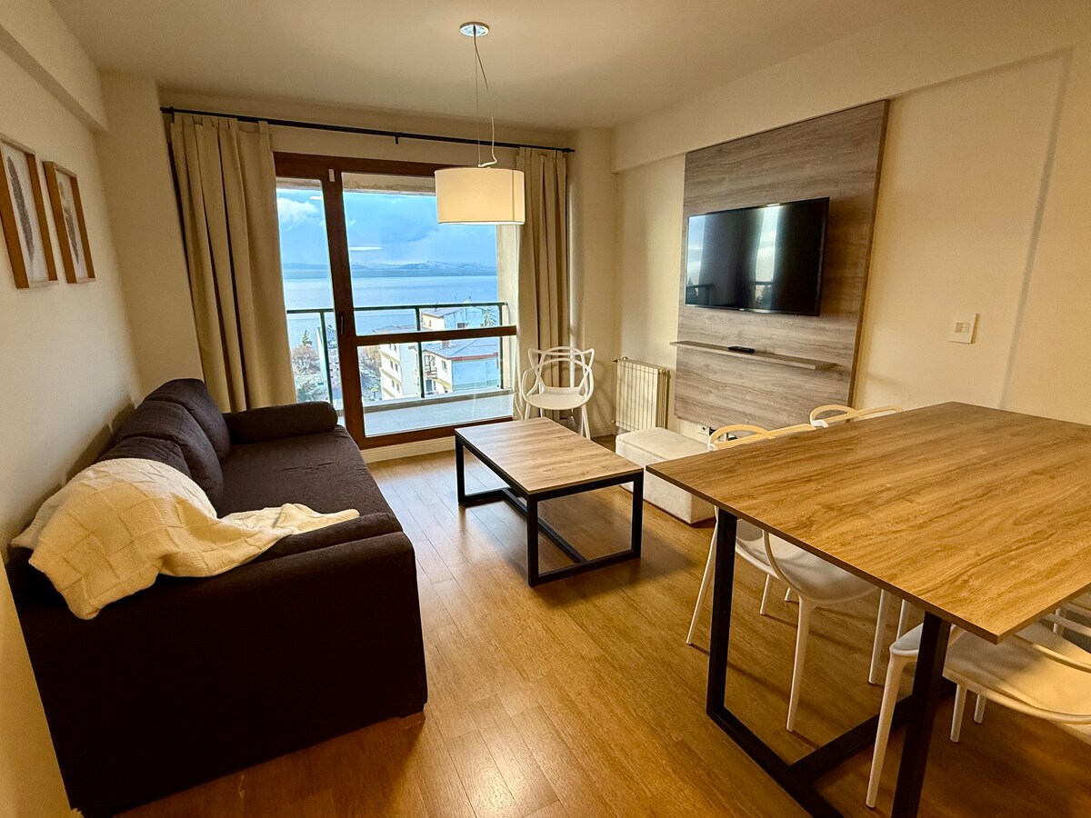 Top performing Airbnb: Downtown, spacious and with a great view in Departamento Bariloche
