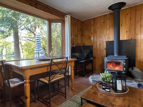 Top performing Airbnb: Algonquin Waterfront/Winter Paradise With Sunsets in Algonquin Highlands