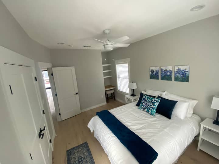 Cama tamaño queen, escritorio