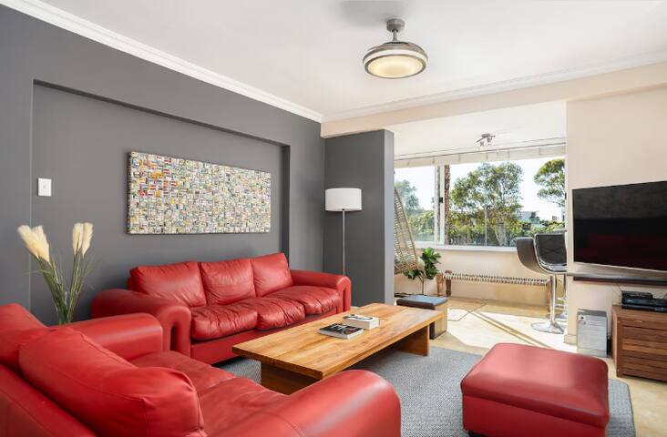 Stylish 3 Beds Apartment