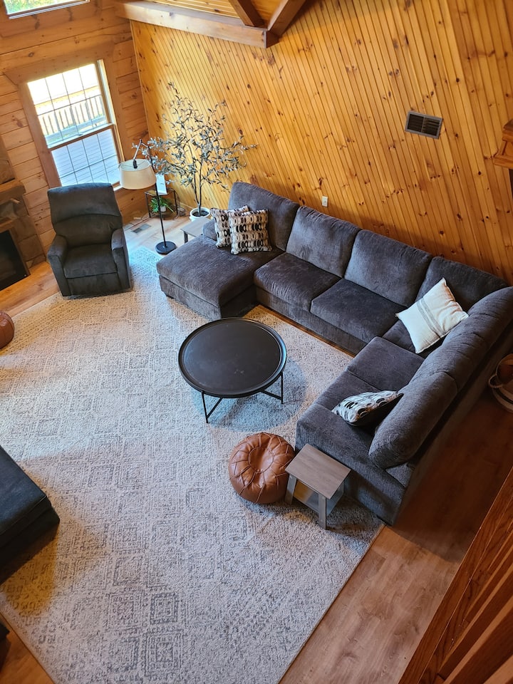 Mountain View Cabin w/ Pool, Hot Tub, Game Barn - Cabins for Rent