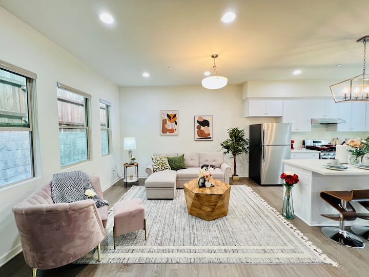 New 2b2.5b Big Suites Safe Getaway Community Home - San Gabriel, CA