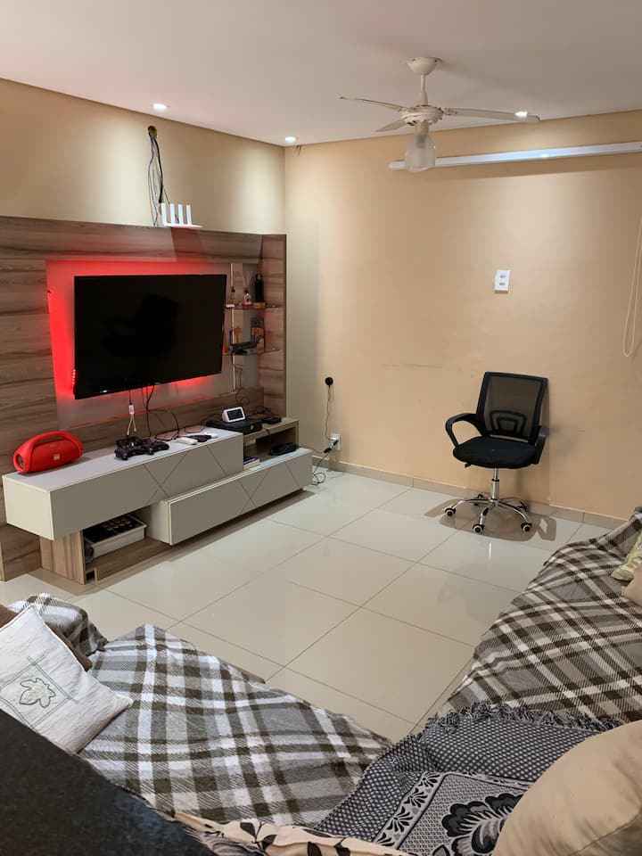 Голяма и уютна стая 