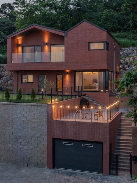 Newly built private vacation home in Yangpyeong | Luxurious, stylish accommodation with swimming poo