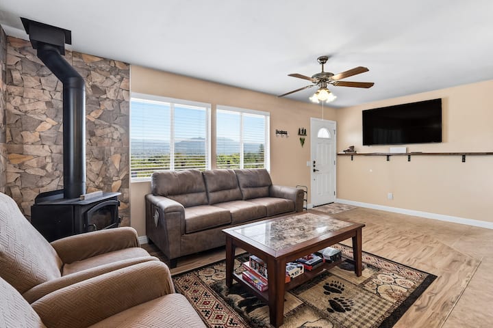 Scenic Views At Oakhurst Overlook | Game Room - Oakhurst, CA
