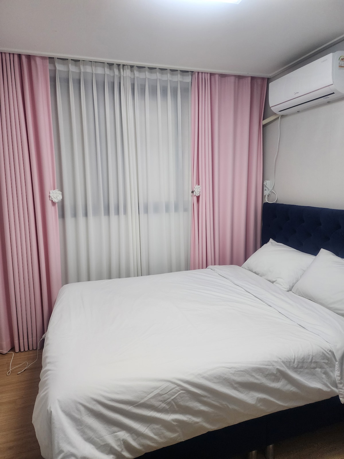 Toto je izba s ultra jemným nylonovým elektrickým vykurovaním. Použite ju, ak vám je zima.
Posteľná bielizeň na jar, jeseň a zimu