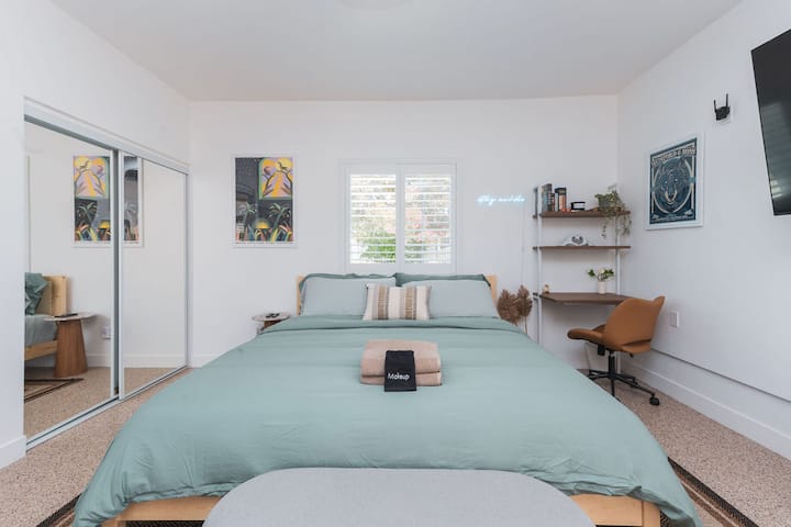 Charming Montclair Studio W/ Private Patio - Pomona, CA