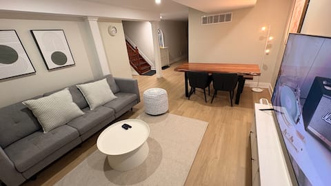 Successful Airbnb property: WonderStay | 2BR | Free Parking | Wonderland in Vaughan