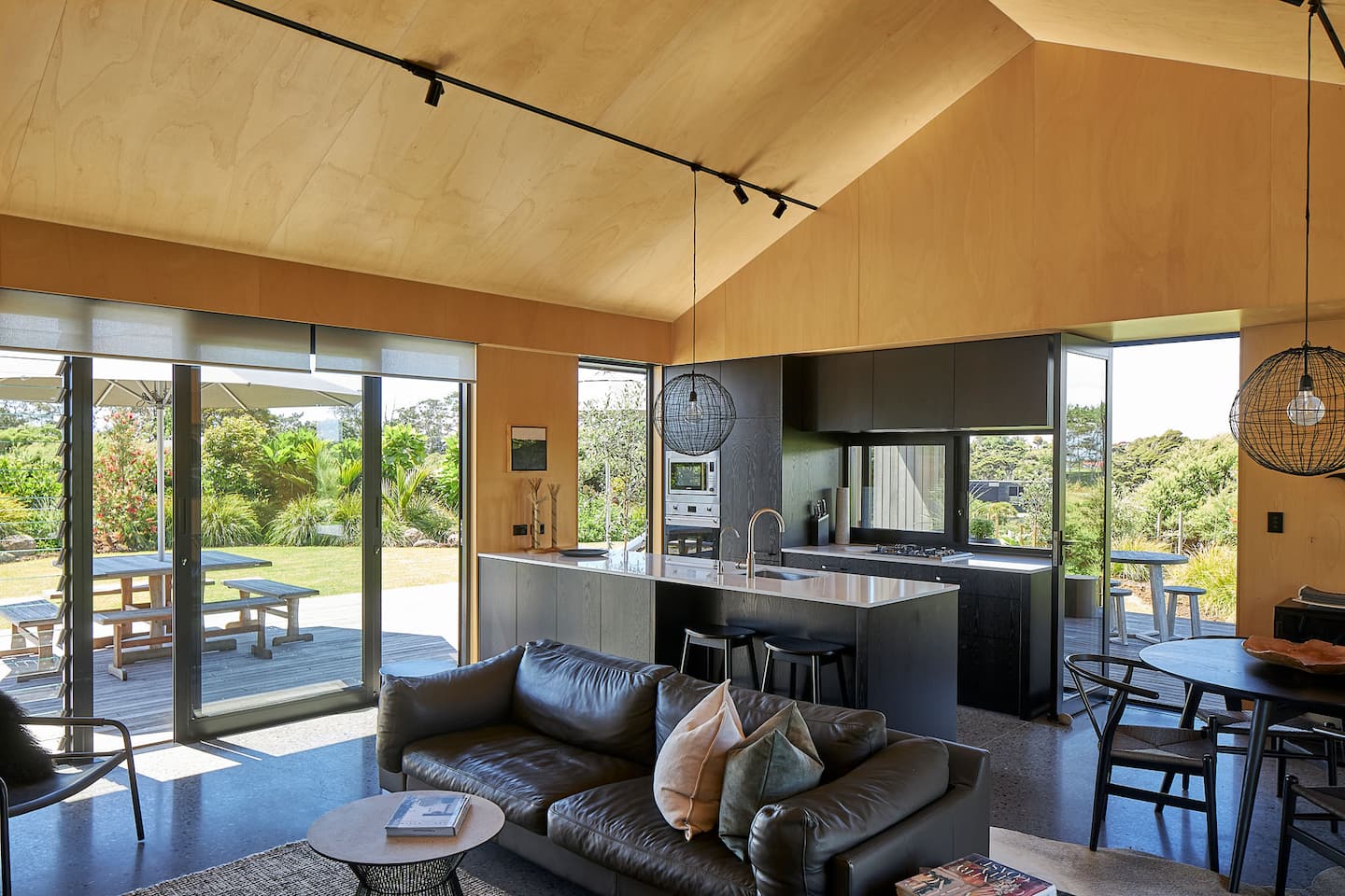 Coastal Retreat At Muriwai Beach 3