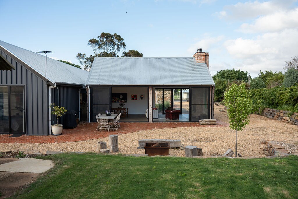 Landhaus
Luxury 3BR house with vineyard views