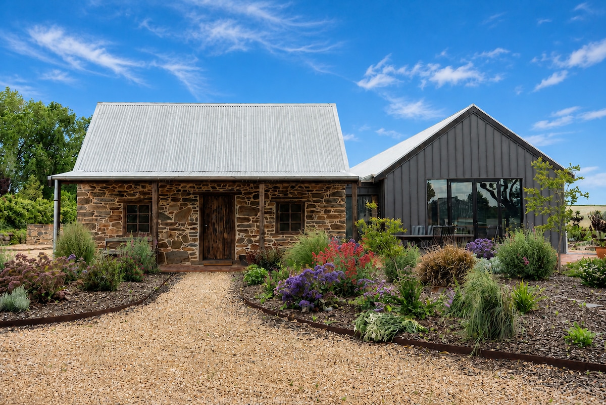 Landhaus
Luxury 3BR house with vineyard views