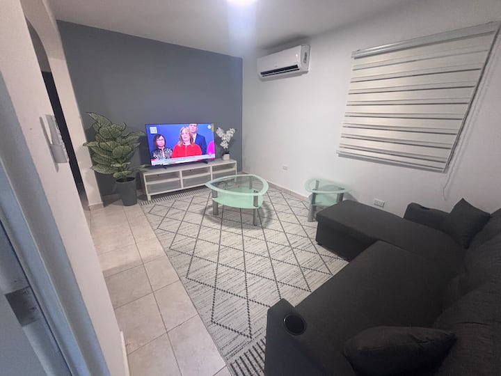 Linda Casa Con Vista Al Lago. - Caguas