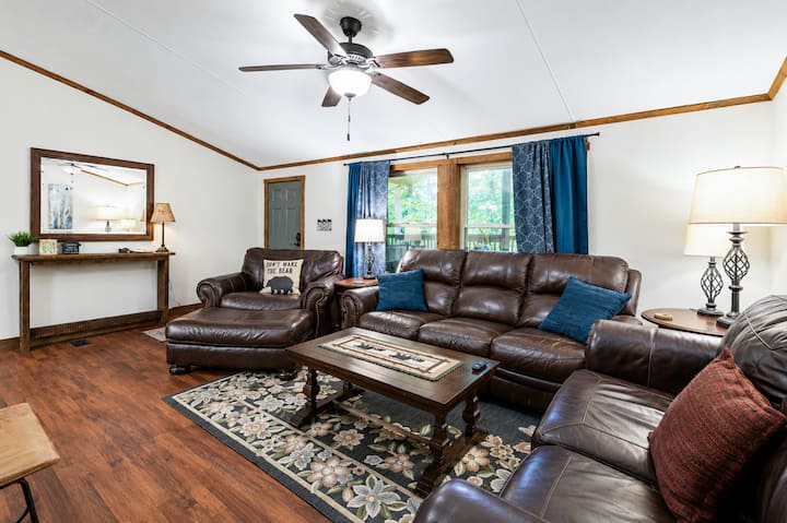 Woodsy Cabin - Newly Renovated & New Master Bath - Knoxville, TN