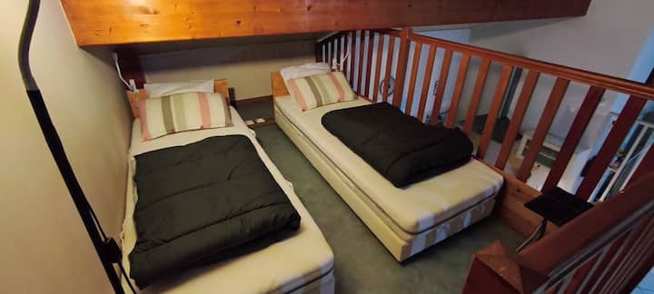 เตียงชั้นลอยขนาด 80 ซม. 2 เตียง